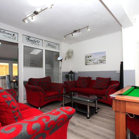 Luxury Hot Tub Entertainment Room Central Park Peterborough Exterior photo