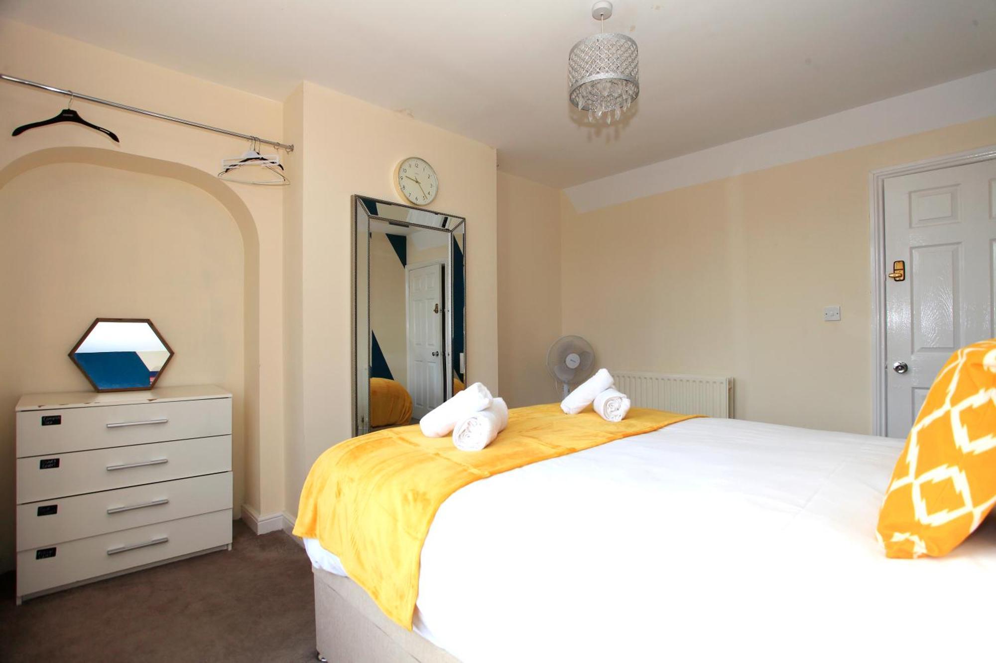 Luxury Hot Tub Entertainment Room Central Park Peterborough Exterior photo